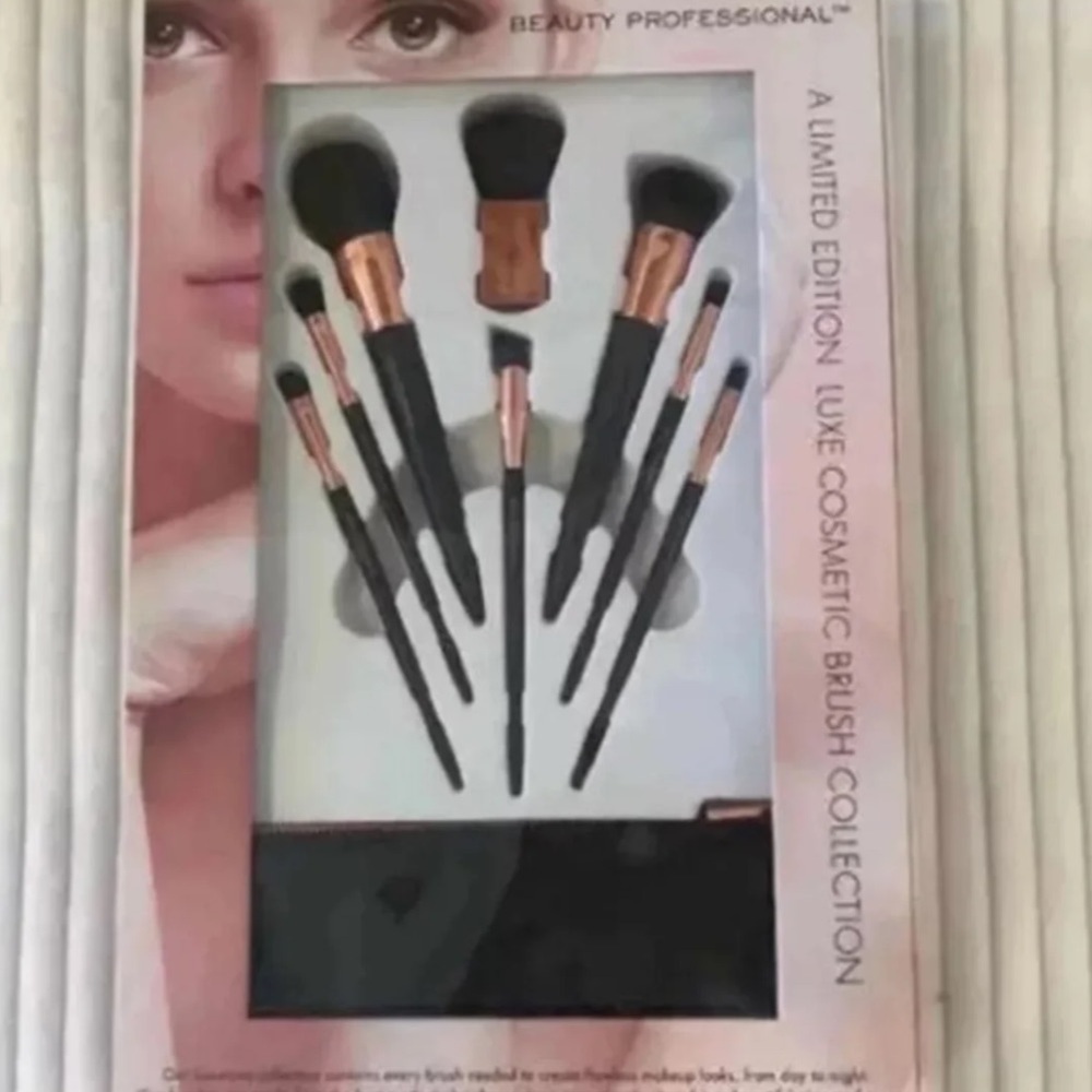 Limited Edition Beauty Professionals Luxe Brush Collection - Picture 3 of 3